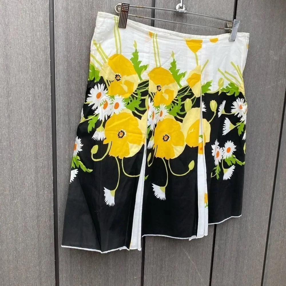 Julie's Closet Floral Skirt‎